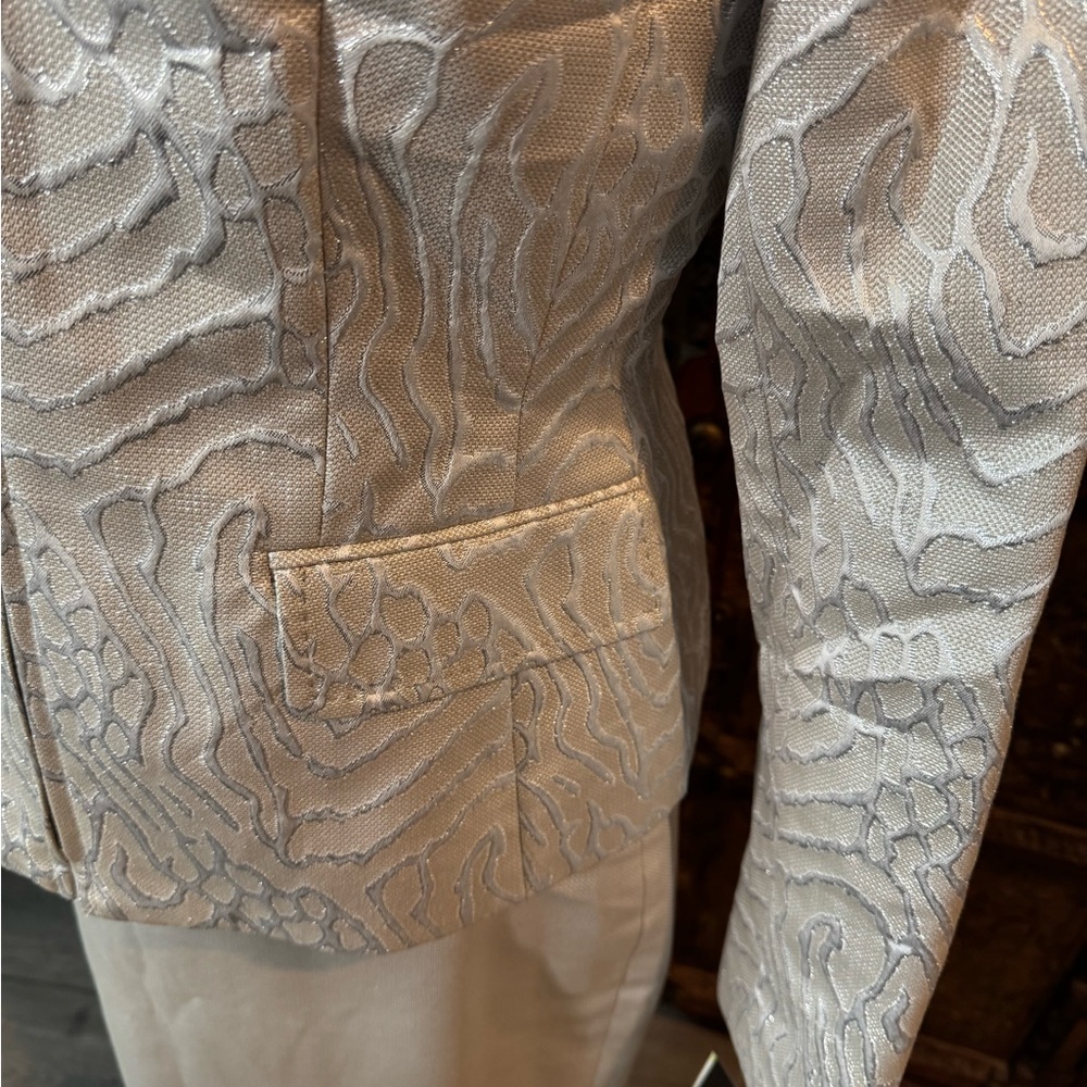 Albert Nipon silver skirt suit 4 - Picture 5 of 11